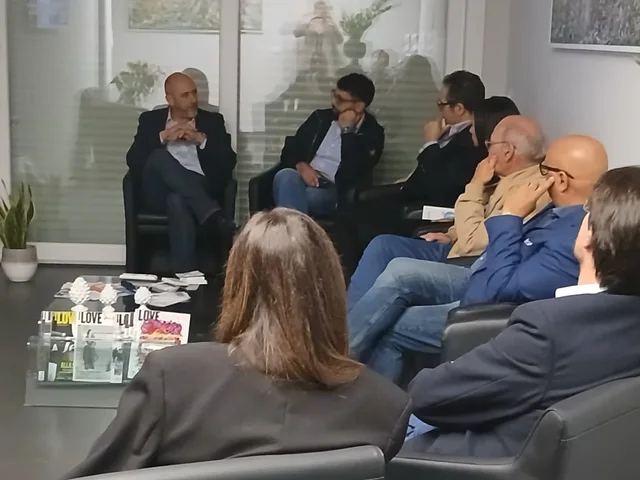 Un incontro con il pubblico nella sala d'attesa dello studio